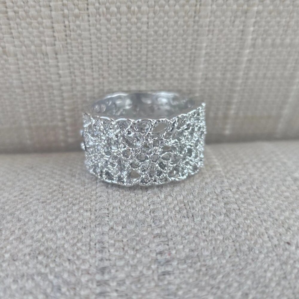 Fashion Ring Band Silver Tone Wide Finger Band Fashion Jewelry Size 6.5 New - Picture 7 of 11